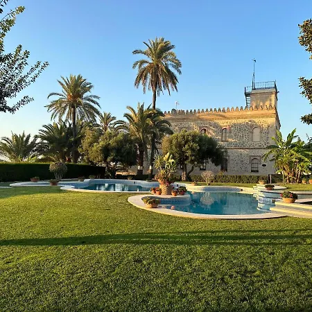 El Maestre Villa